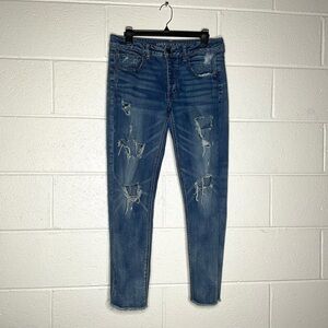 < American Eagle Distressed Skinny Jeans Size 6 >